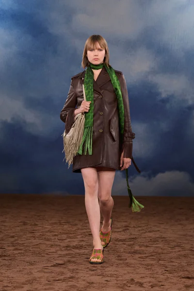 Look 10